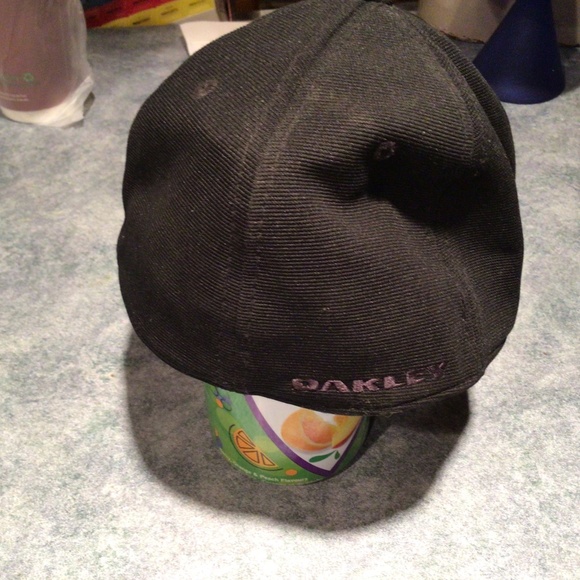 OAKLEY hat - Picture 4 of 4